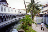 � B.Cloutier - Travel-Images.com