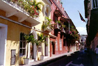 � B.Cloutier - Travel-Images.com